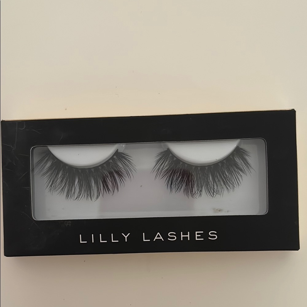 Lilly Lashes- Dallas Black Wispy Synthetic Eyelashes